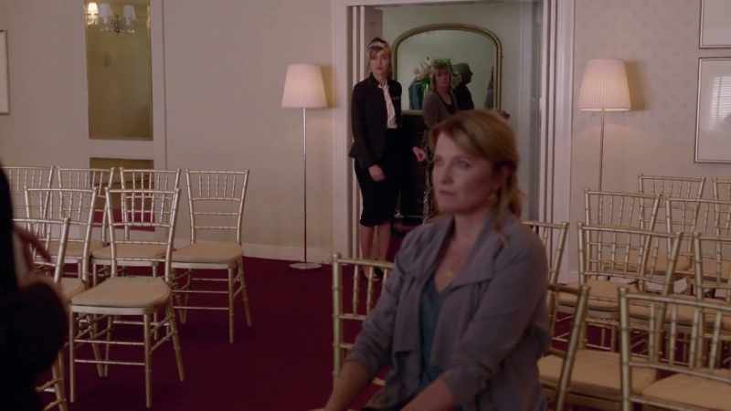 Mum, the Spencers are here for the viewing