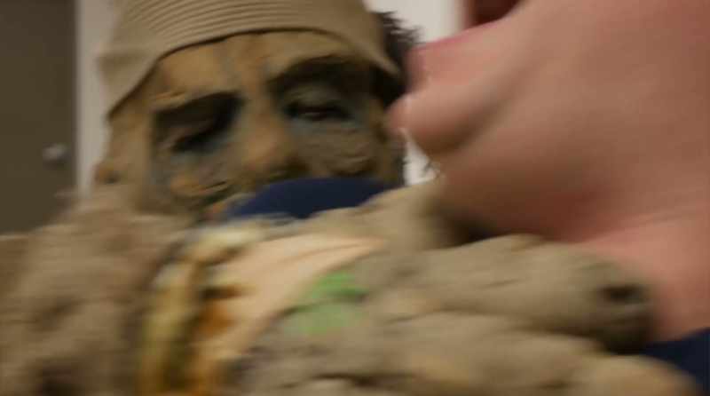 (mummy growling)