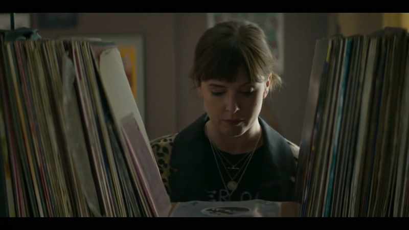 MUSIC PLAYS