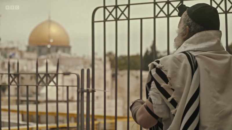 MUSLIM PRAYING