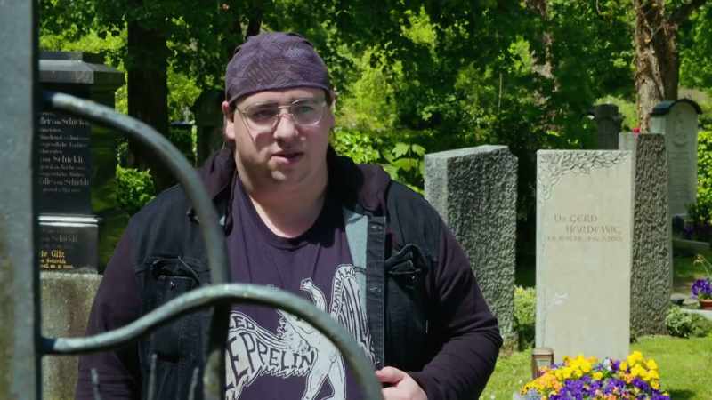 My mother, I think, she never visited this grave