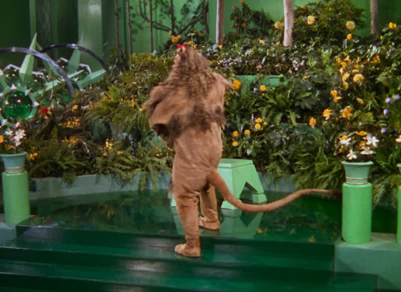 If I were king of the forestNot queenNot dukeNot princeMy regal robes of the forestWould be satinNot cottonNot chintzI'd command each thing Be it fish or fowlWith a woofAnd a woofAnd a royal growlAs