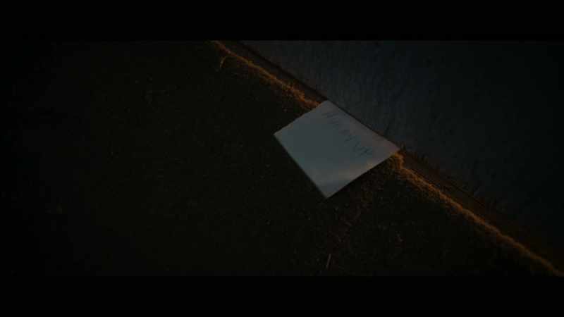 (mysterious music)