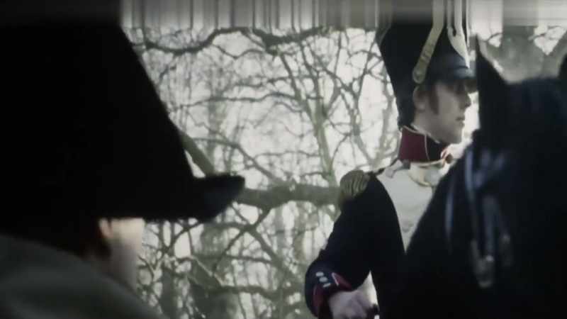 Napoleon Bonaparte is marching towards Paris