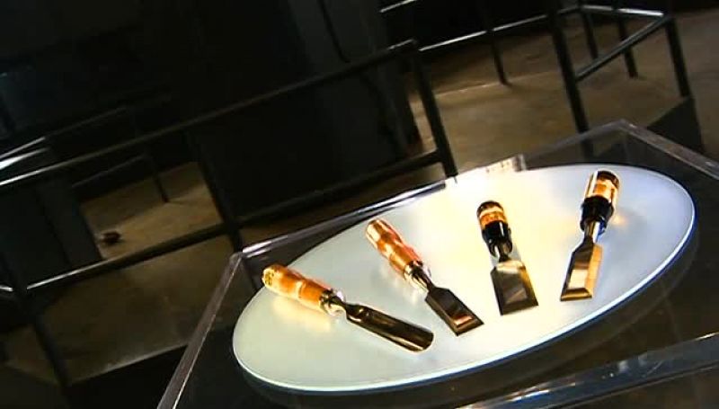 Narrator: A CHISEL IS A METAL TOOL WITH A SHARP END