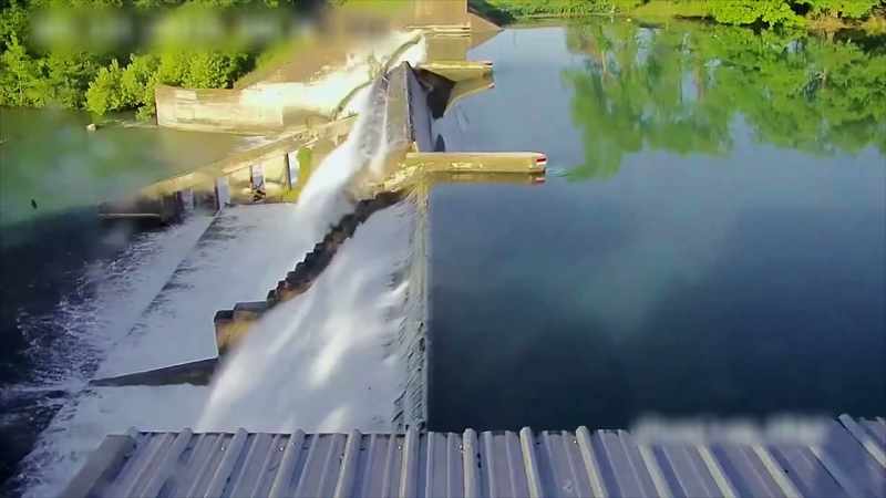 [narrator] After the Lake Dunlap dam failed in Texas