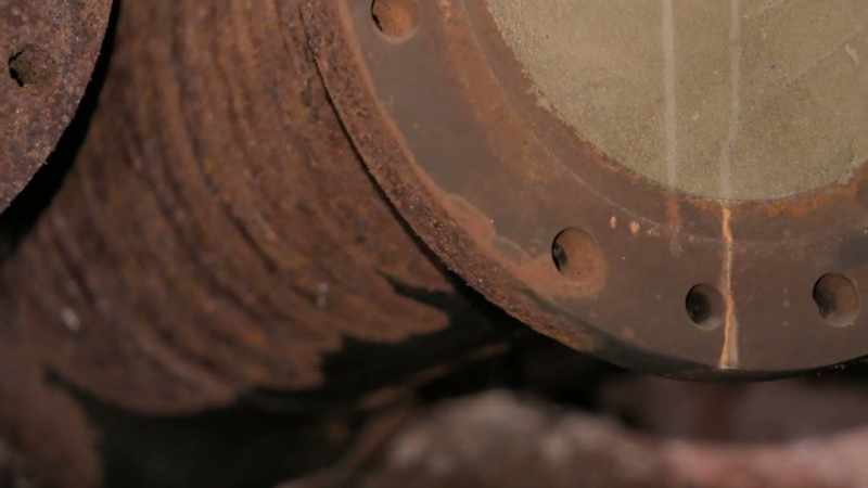 Narrator: At first glance, these rusty old pipes