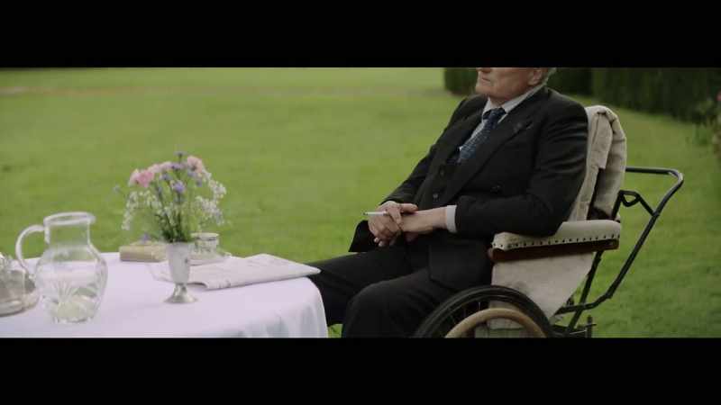 � [Narrator] But when FDR does give air mail back