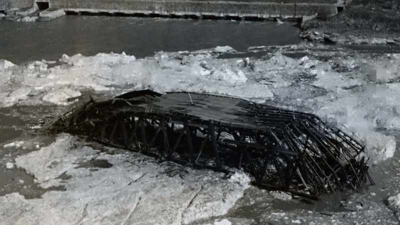[narrator] But even its cutting edge design couldn't save the bridge