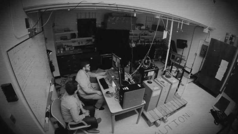 Narrator: DUBOWSKY BUILDS A BUCKET-SIZED RIG IN HIS LAB