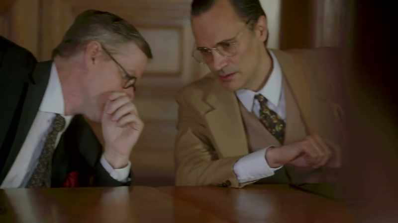 � [Narrator] Farnsworth's team is convinced he's losing