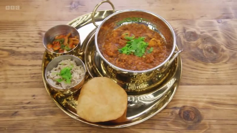 NARRATOR: Last up is Lea, with her son's favourite curry