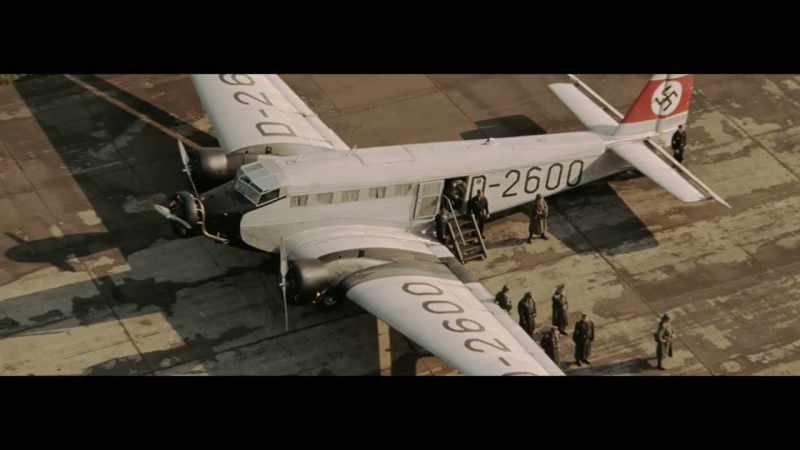 � [Narrator] Lindbergh is the first American to see