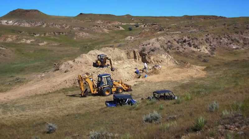 Narrator: ON AN EXCAVATION WITH MULTIPLE PEOPLE