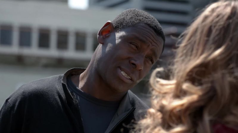 Narrator: Previously on Supergirl