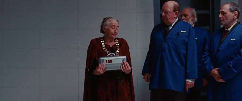 Narrator The box was entrusted to the first mayor