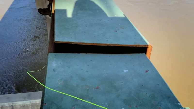 [narrator] The crack was in a critical girder