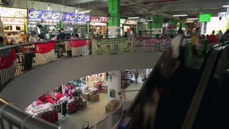 Narrator: The hawker center is clean and air-conditioned