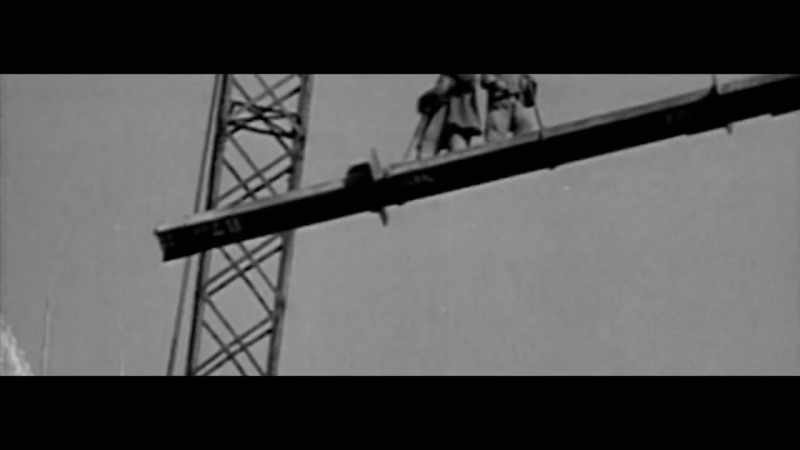 � [Narrator] The skyscraper's construction