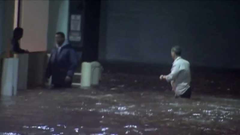 Narrator: The storm submerges 250,000 vehicles