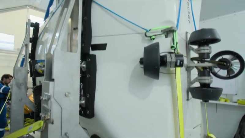 Narrator: The team's fitting the sub with a super high resolution 4k camera