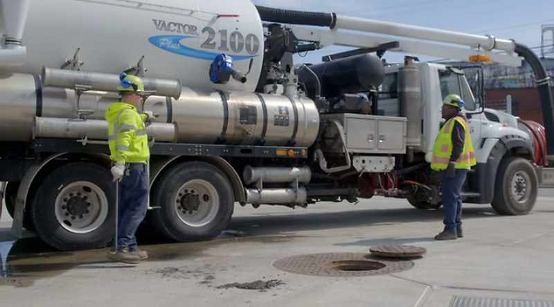 [narrator] The vacuum truck uses a combination
