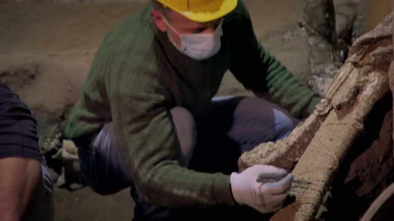 NARRATOR: This team is using plaster