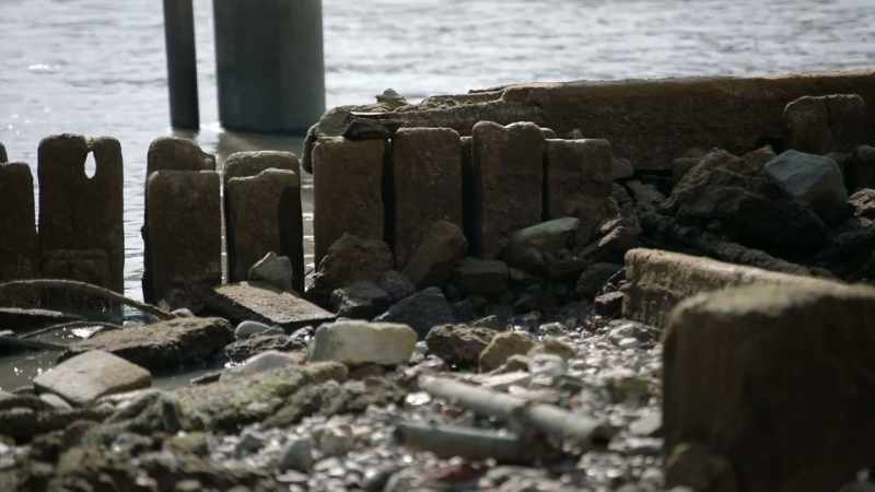 Narrator: Today, mudlarking is still hit and miss