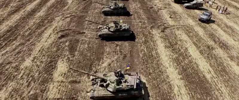 [Narrator] Ukrainian tanks will move to the Donbas