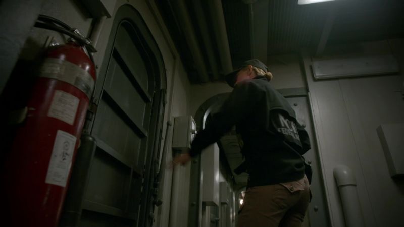NCIS! Hands in the air!