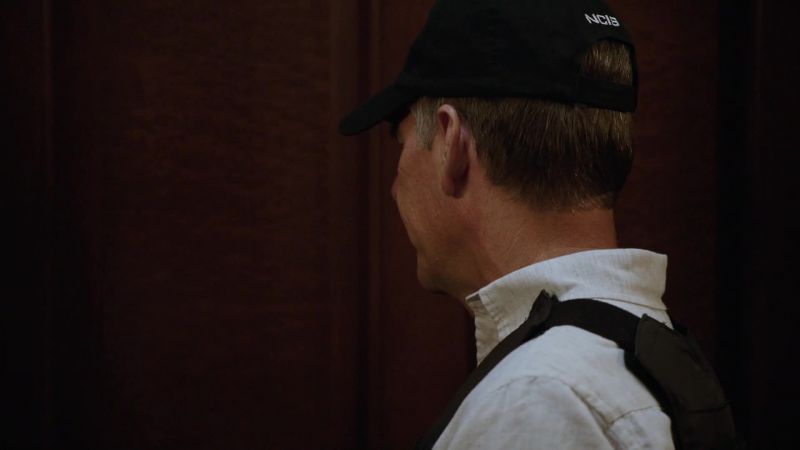 NCIS! Open up!