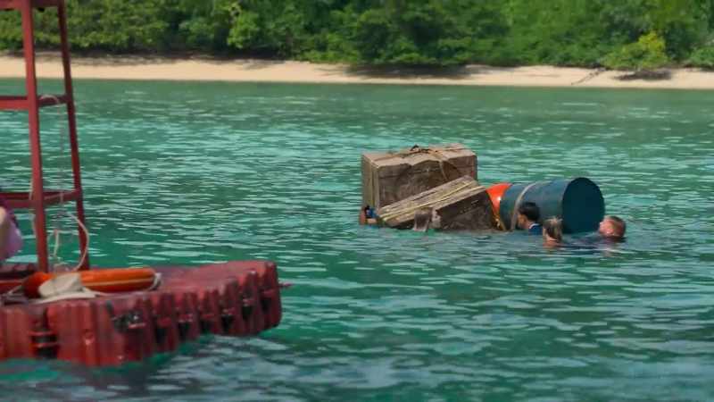 [Neesh] Guys, use your weight to push it to one side, rather than pulling