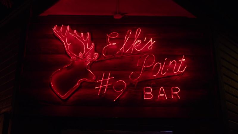 [neon humming]