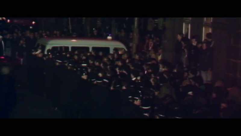 [newscaster 4] A huge crowd had been gathering all day