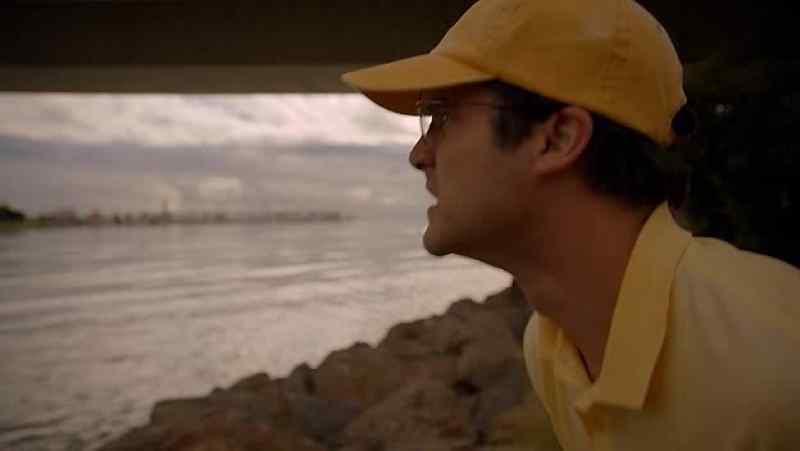 NEWSWOMAN : Andrew Cunanan