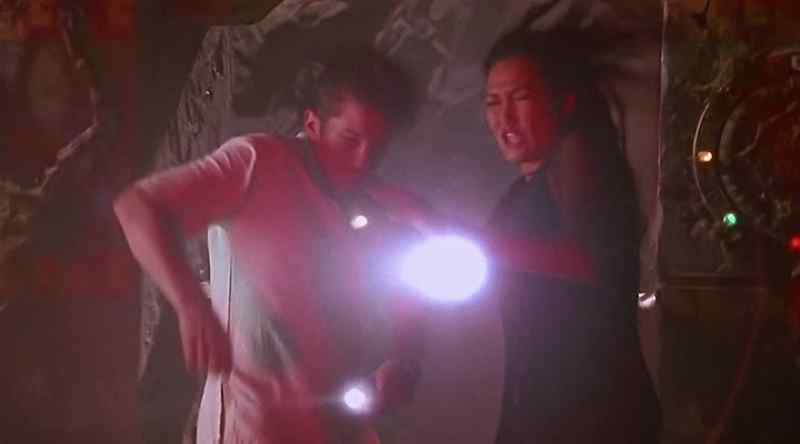Nigel, don't look into the light! [GRUNTS]