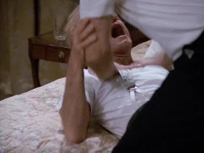 (Niles shouts) My God, I'm having a flashback!