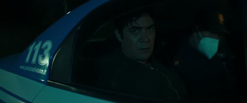 No, agente, aspetti!