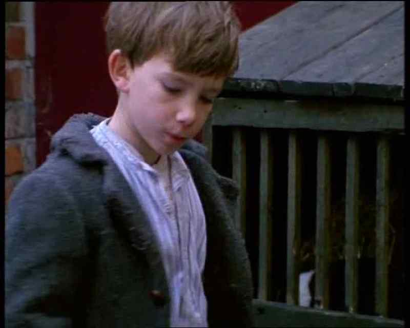 No, baby, don't cry. - Juey, can you help me, please?