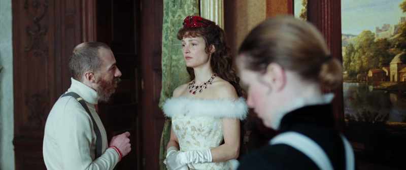 No, my darling. This is Fini. Hanni is skinnier