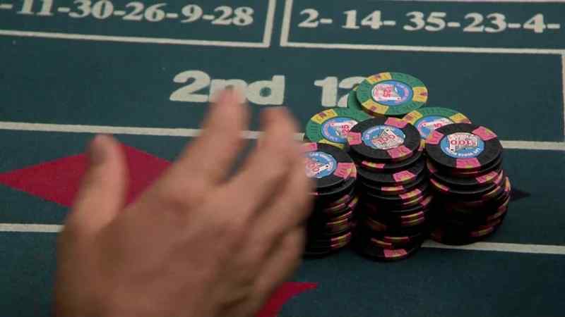 No, it's black. - What are you doing?