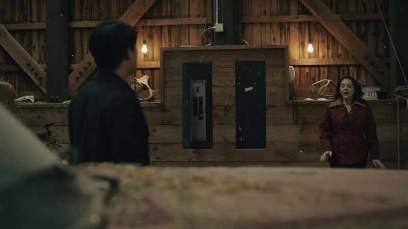 No keys. - It's okay. Help is on the way