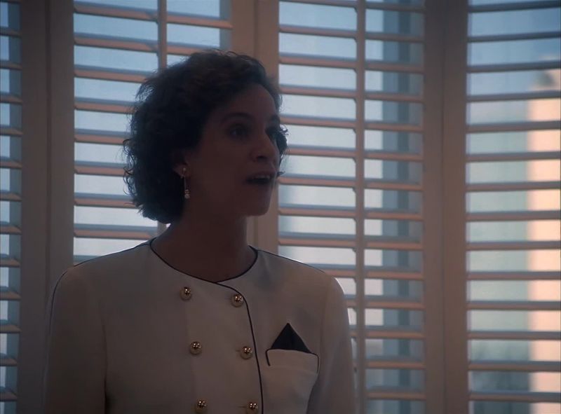 No! No! Gina! Gina, don't go in there!