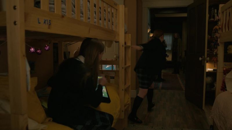 No, no, no, don't... - Mom, hang up