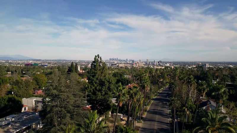 �� Nobody walks in L.A. ♪