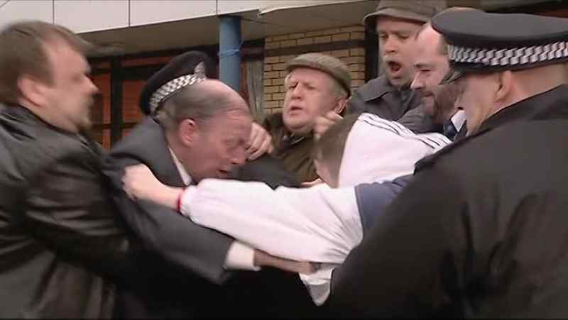 Not many people get their stuff back efter bein' robbed. Naw