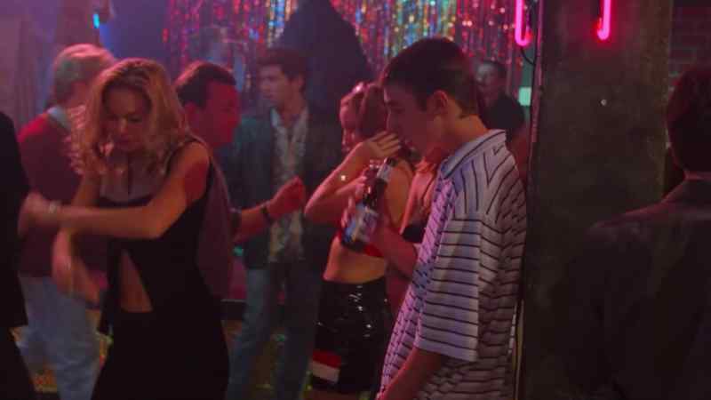 Notice how Pacey had his eye on three girls?
