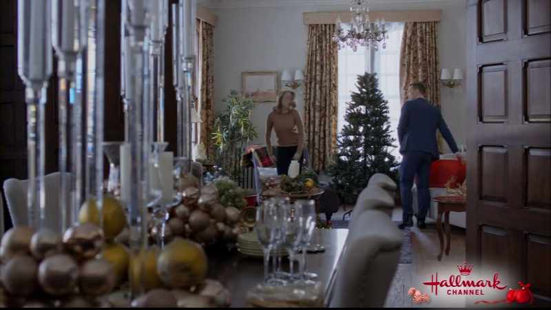 Now before we start I have to say I can't decorate a tree