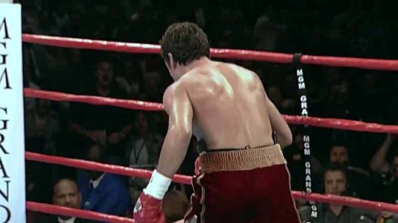 Now De La Hoya lands his first effective combination