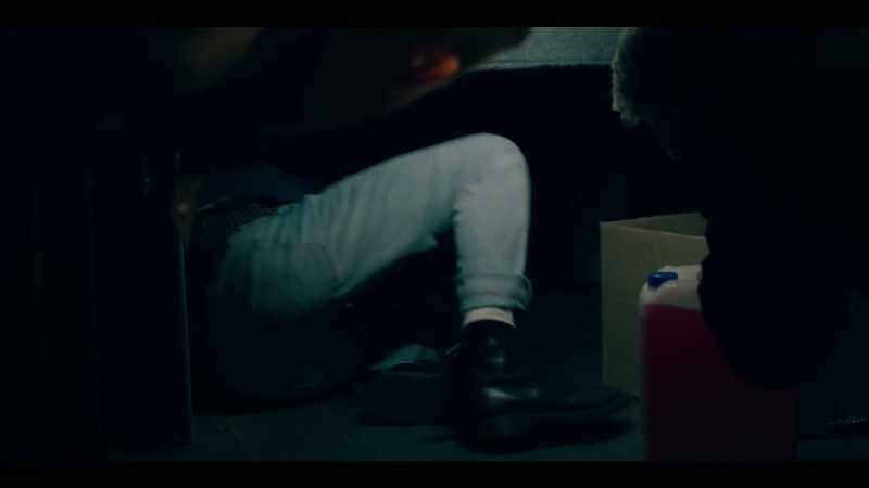 Now feel the wall, hide yourself behind the bags